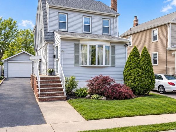 158 Cochran Place , Valley Stream, NY 11581