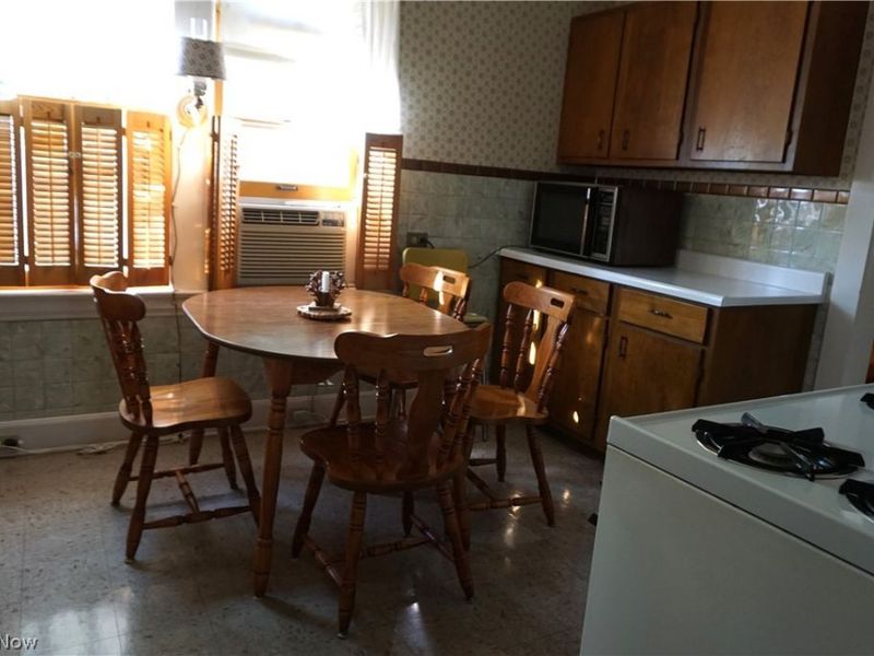 19708 Shawnee Avenue S, Cleveland, OH 44119 Photo 3