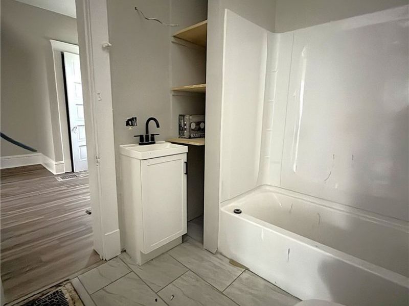 791 E 100th Street, Cleveland, OH 44108 Photo 29