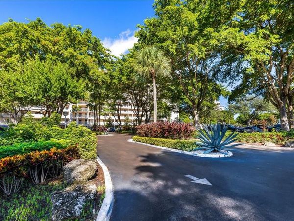 605 OAKS Drive, Unit 104, Pompano Beach, FL 33069