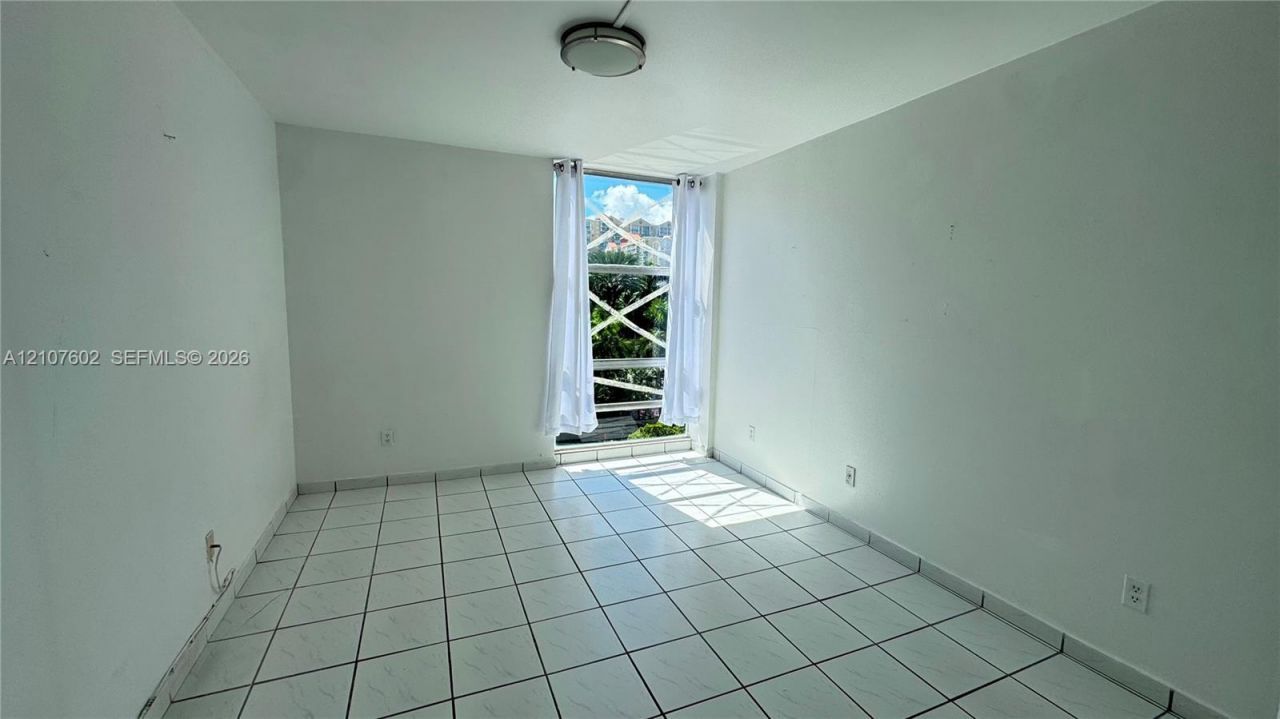 210 172nd St, Unit 542, Sunny Isles Beach, FL 33160 Photo