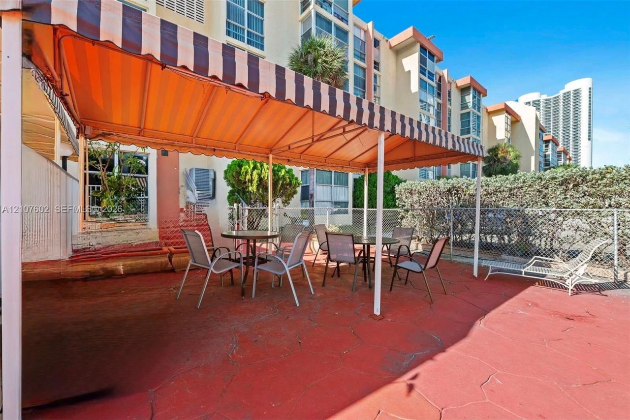 210 172nd St, Unit 542, Sunny Isles Beach, FL 33160 Photo
