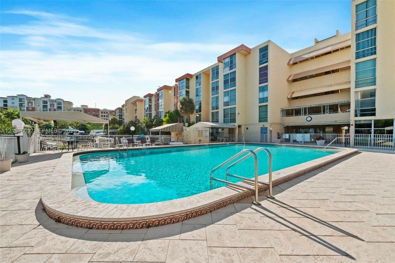210 172nd St, Unit 542, Sunny Isles Beach, FL 33160 Photo
