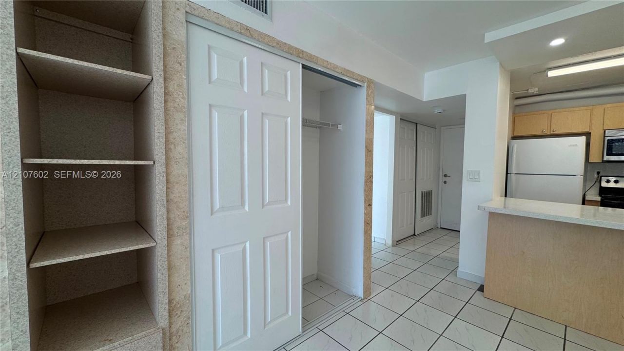 210 172nd St, Unit 542, Sunny Isles Beach, FL 33160 Photo