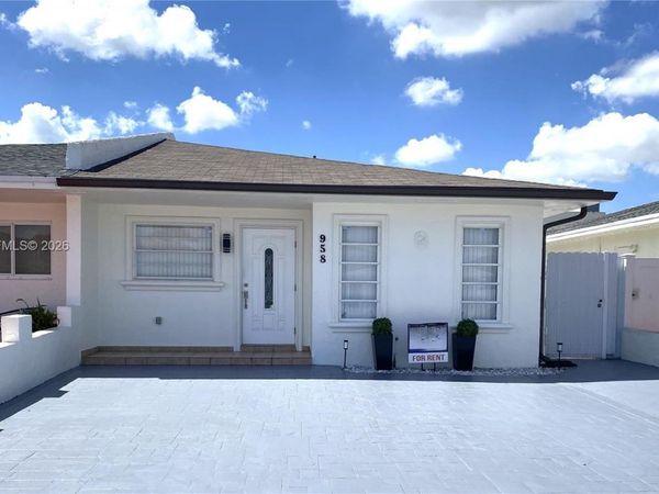958 W 39th Pl , Hialeah, FL 33012