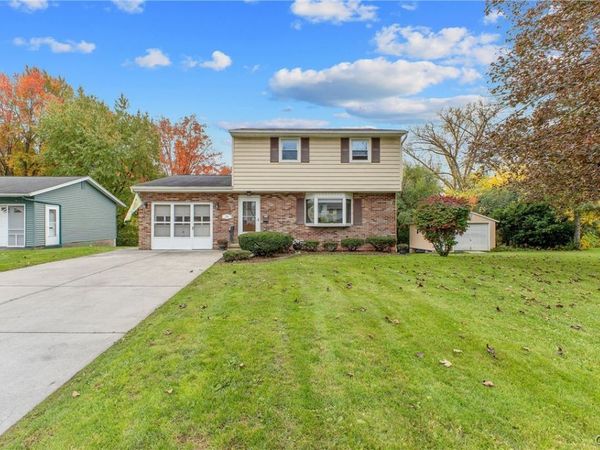 204 Chestnut Heights Drive, Liverpool, NY 13088