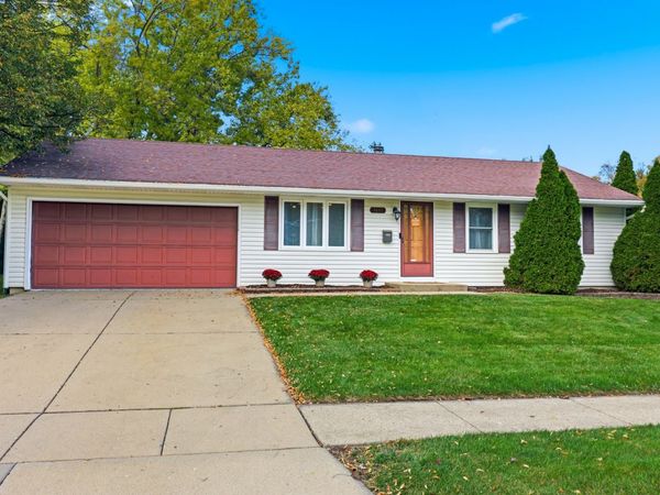 1687 S Green Meadows Boulevard , Streamwood, IL 60107