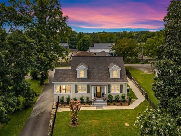 404 Murrell St , Dickson, TN 37055