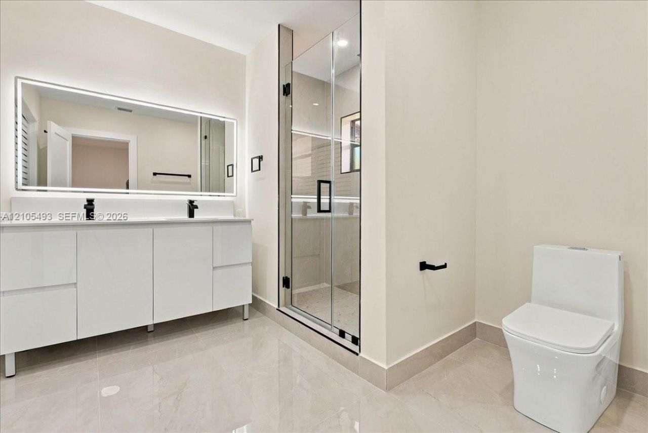 4606 SW 1st St , Miami, FL 33134 Photo