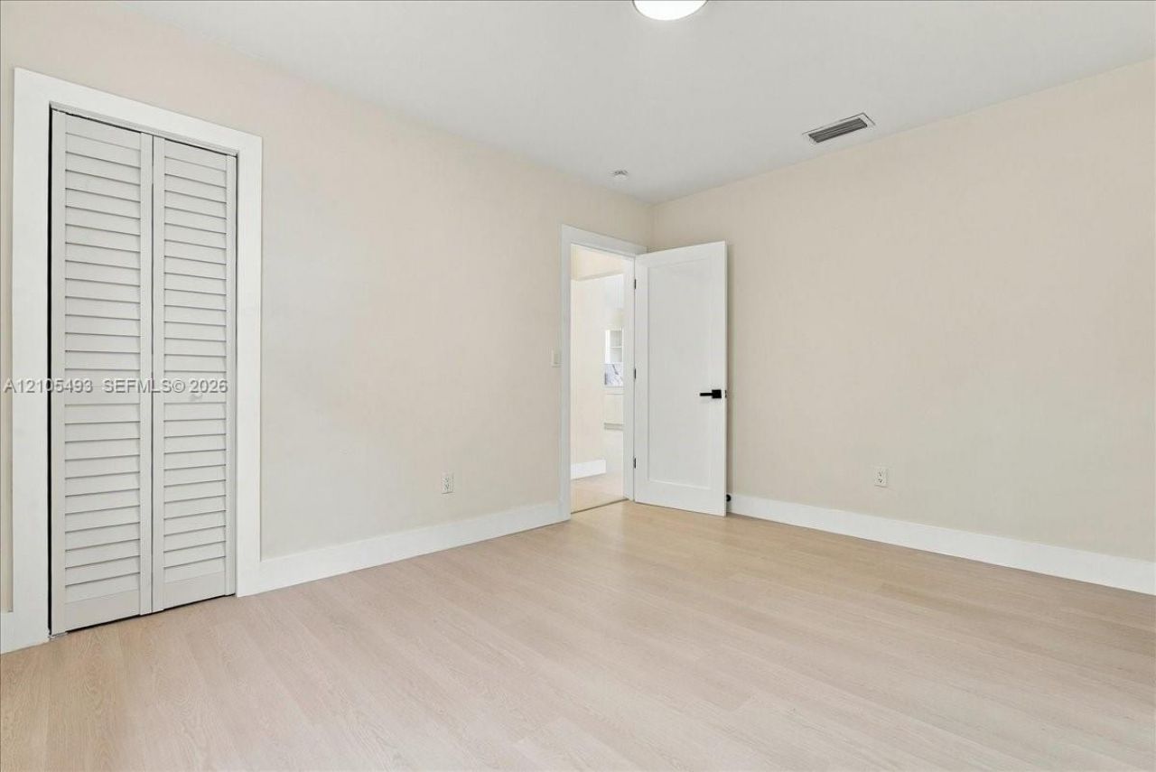 4606 SW 1st St , Miami, FL 33134 Photo