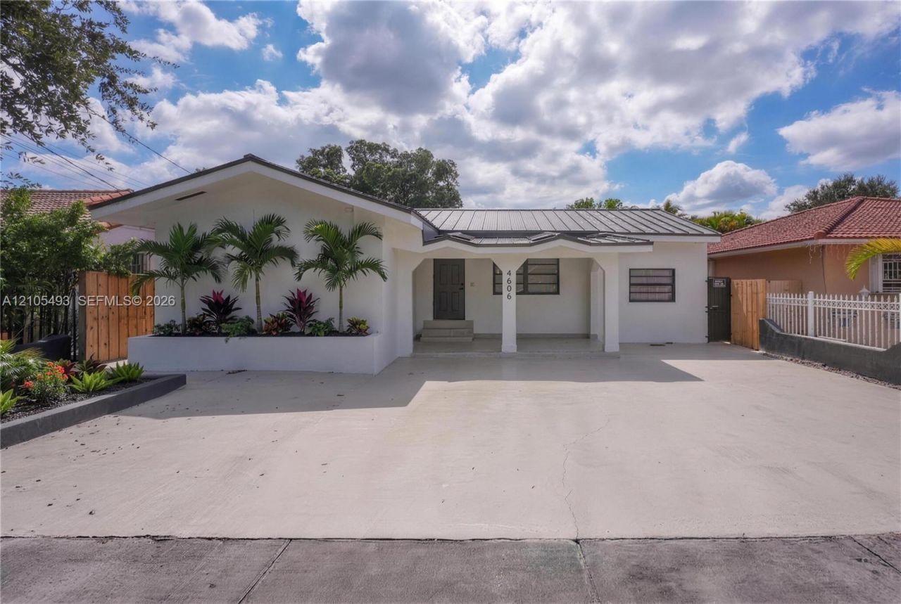 4606 SW 1st St , Miami, FL 33134 Photo