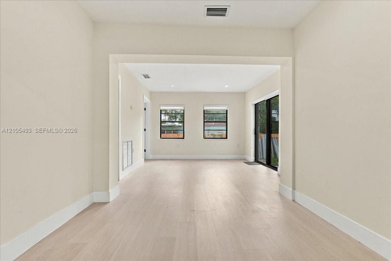 4606 SW 1st St , Miami, FL 33134 Photo