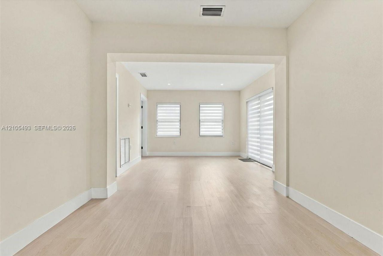 4606 SW 1st St , Miami, FL 33134 Photo