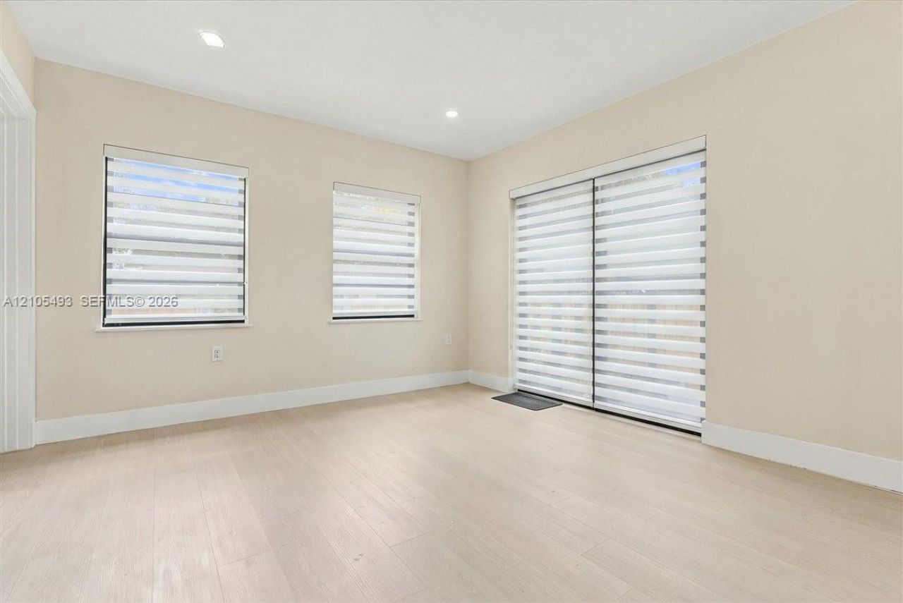 4606 SW 1st St , Miami, FL 33134 Photo