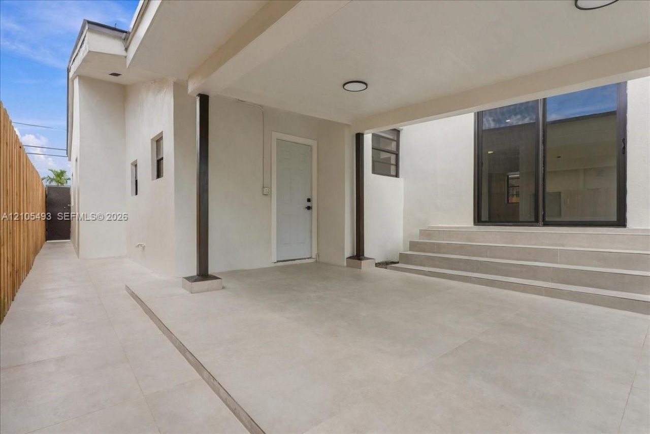 4606 SW 1st St , Miami, FL 33134 Photo