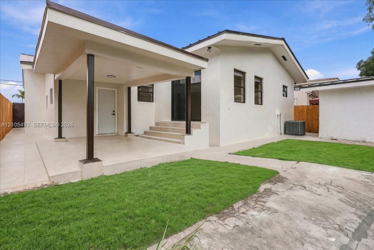 4606 SW 1st St , Miami, FL 33134 Photo