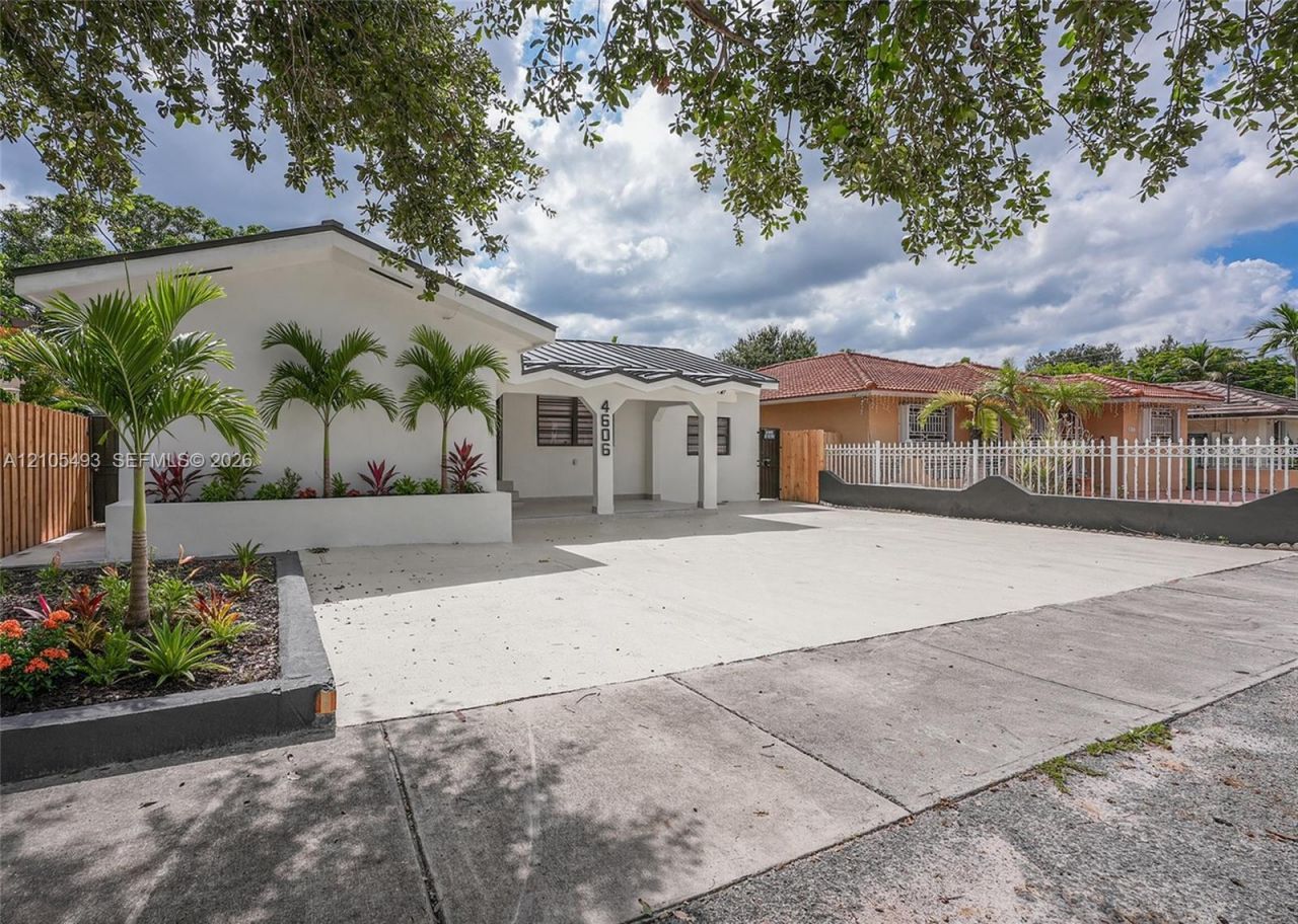 4606 SW 1st St , Miami, FL 33134 Photo