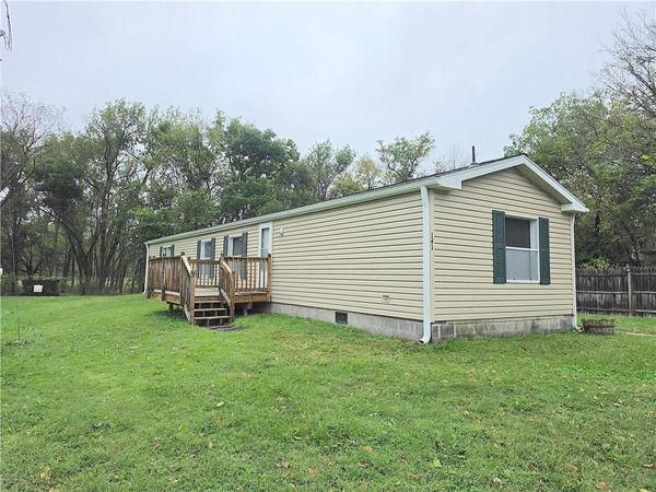 141 E Pacific Avenue, Osawatomie, KS 66064