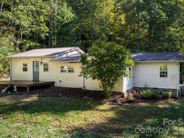 89 Sayles Town Road, Fairview, NC 28730