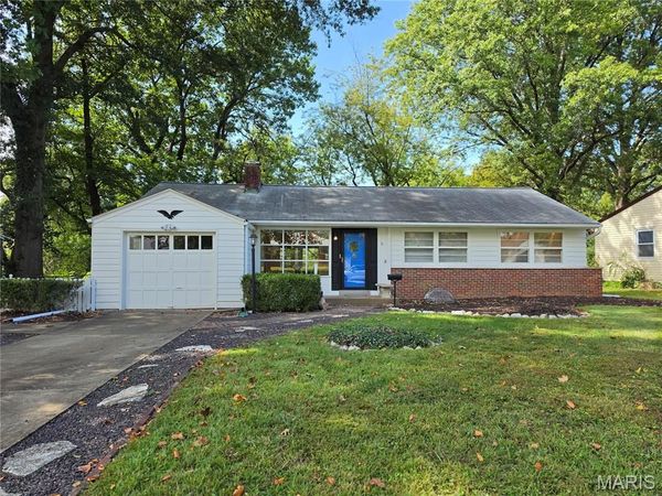 8 Buckeye Drive , Ferguson, MO 63135