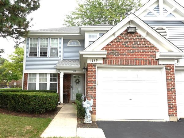 1829 QUAKER HOLLOW Lane , Unit 1829, Streamwood, IL 60107
