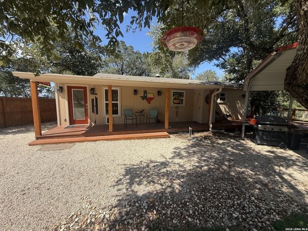 777 ROBINDALE W, Bandera, TX 78003