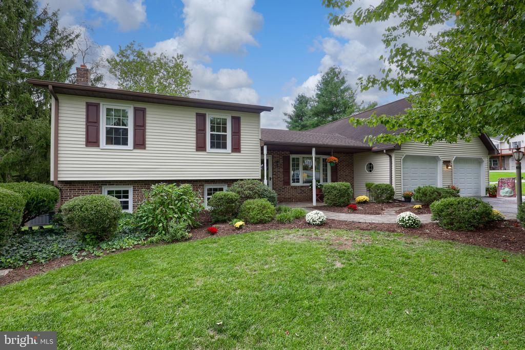 3681 ELIZABETHTOWN ROAD , MANHEIM, PA 17545