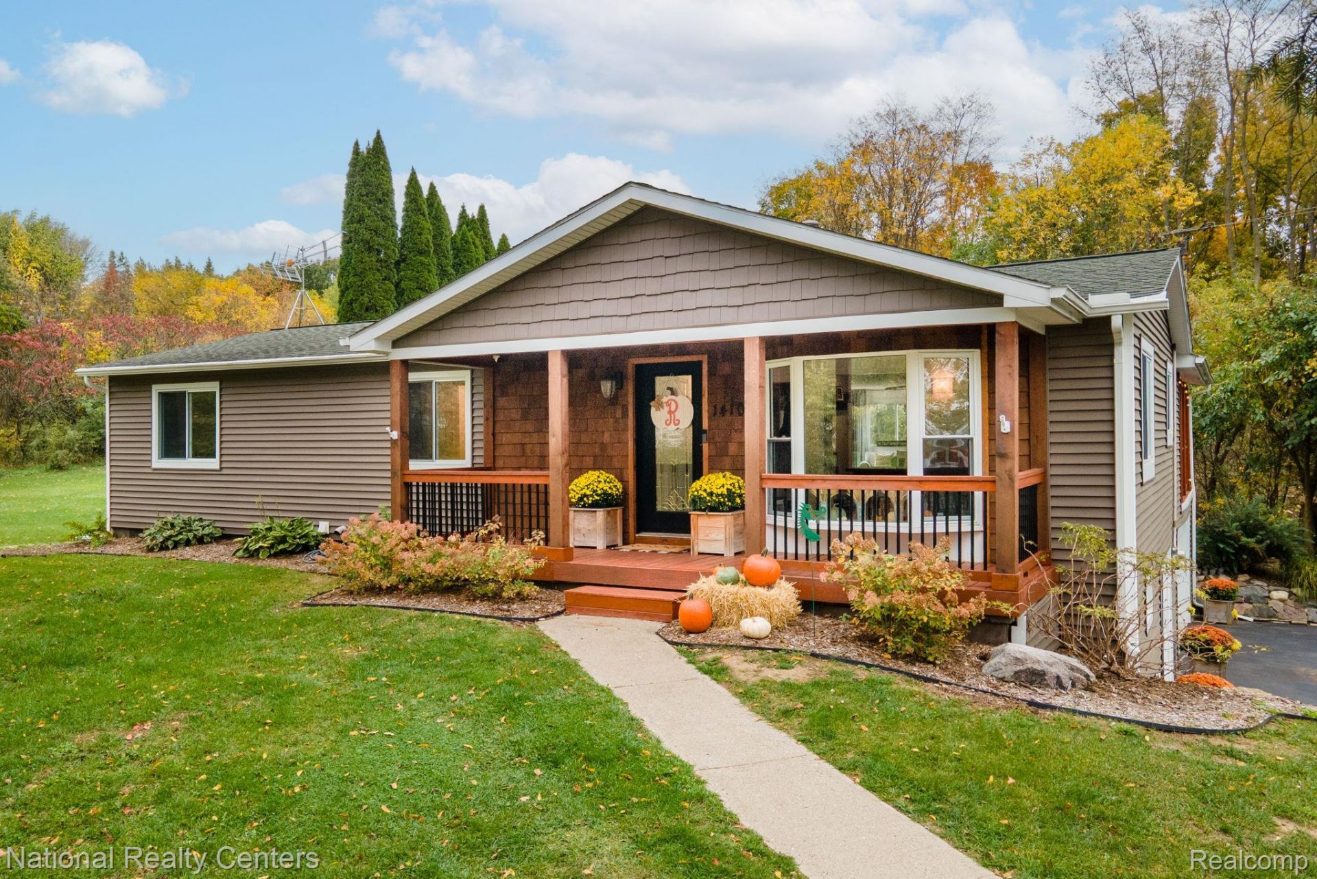 1410 W Silverbell Road, Orion Township, Mi 48359 Main Photo
