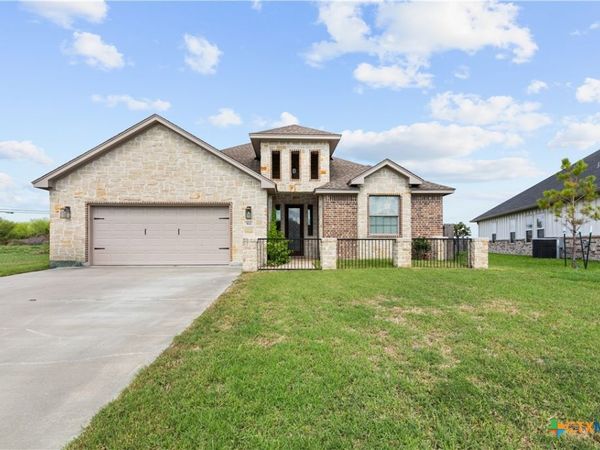 512 Windy Way Drive , Victoria, TX 77904