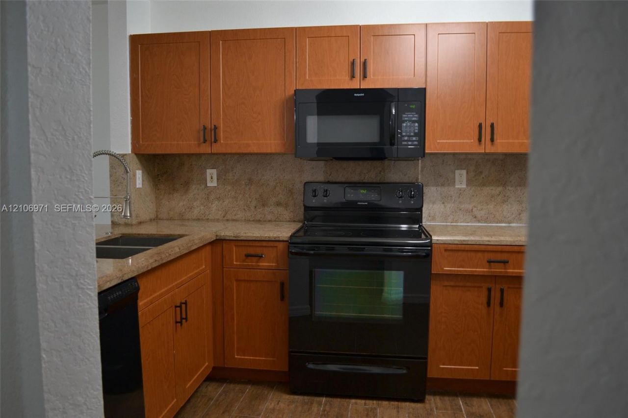 12813 SW 32nd St , Unit 138, Miramar, FL 33027 Photo