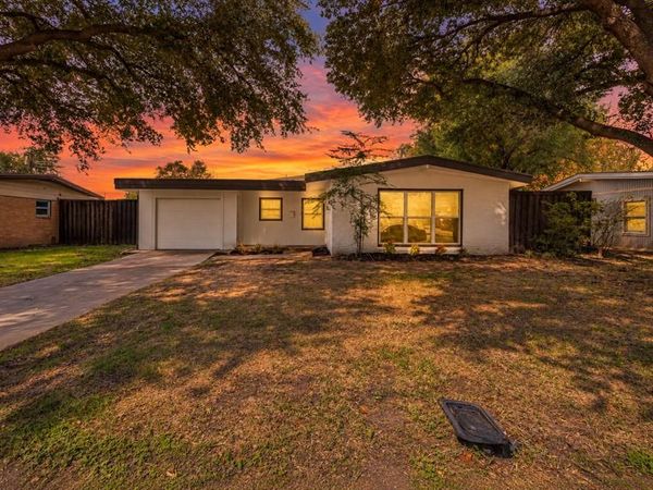 1715 Salem Street , Irving, TX 75061