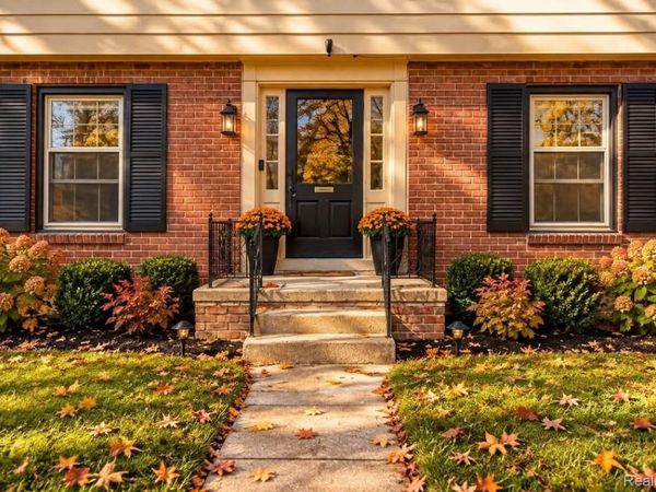 18750 Glenwood Boulevard , Lathrup Village, Mi 48076