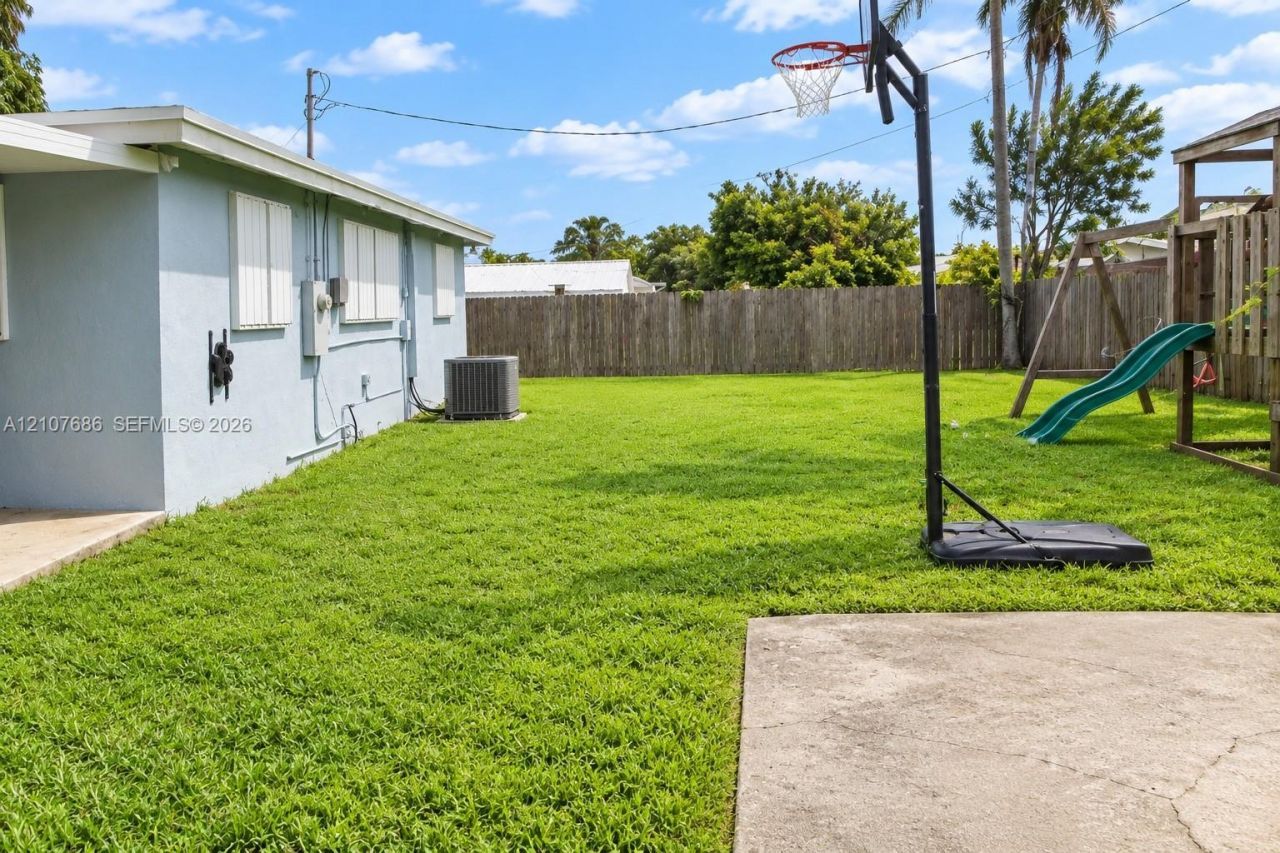 9760 Jamaica Dr , Cutler Bay, FL 33189 Photo