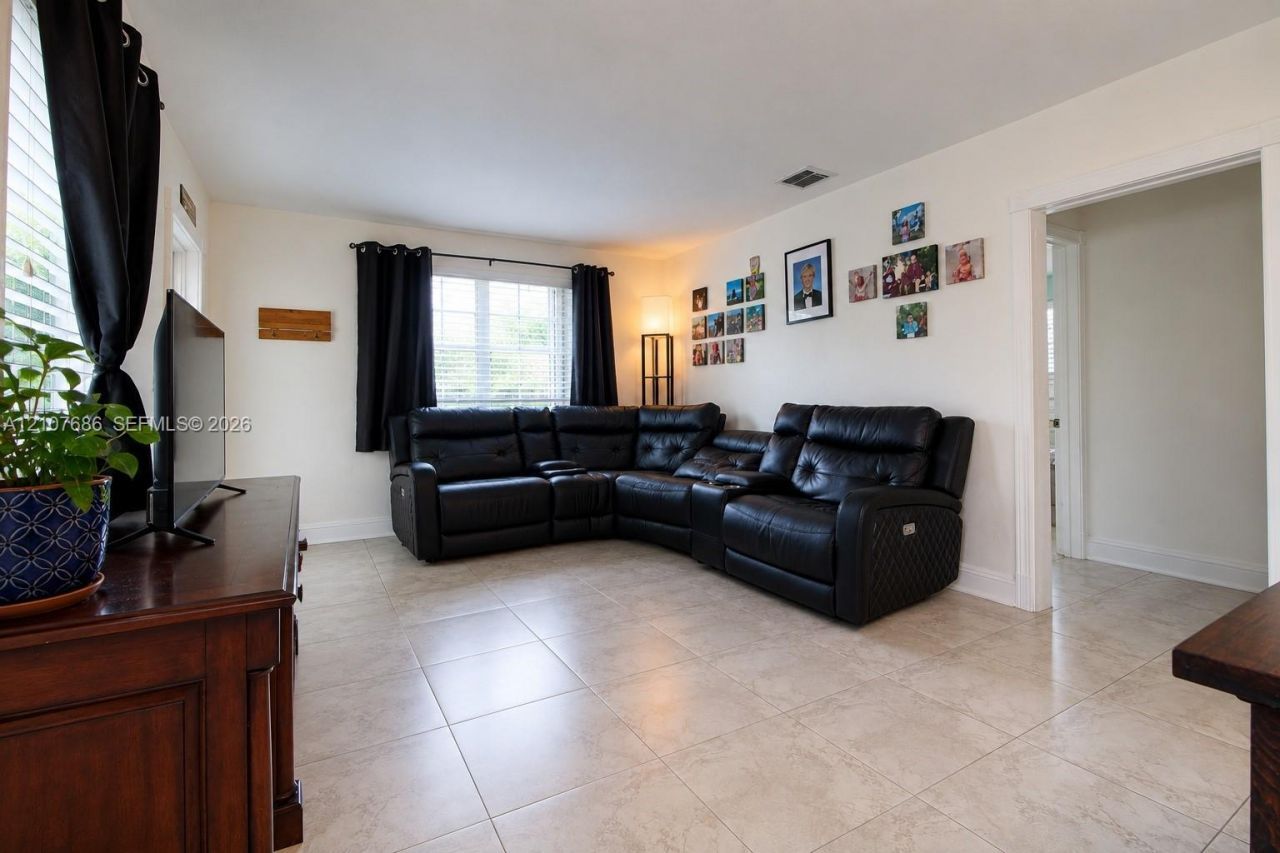 9760 Jamaica Dr , Cutler Bay, FL 33189 Photo