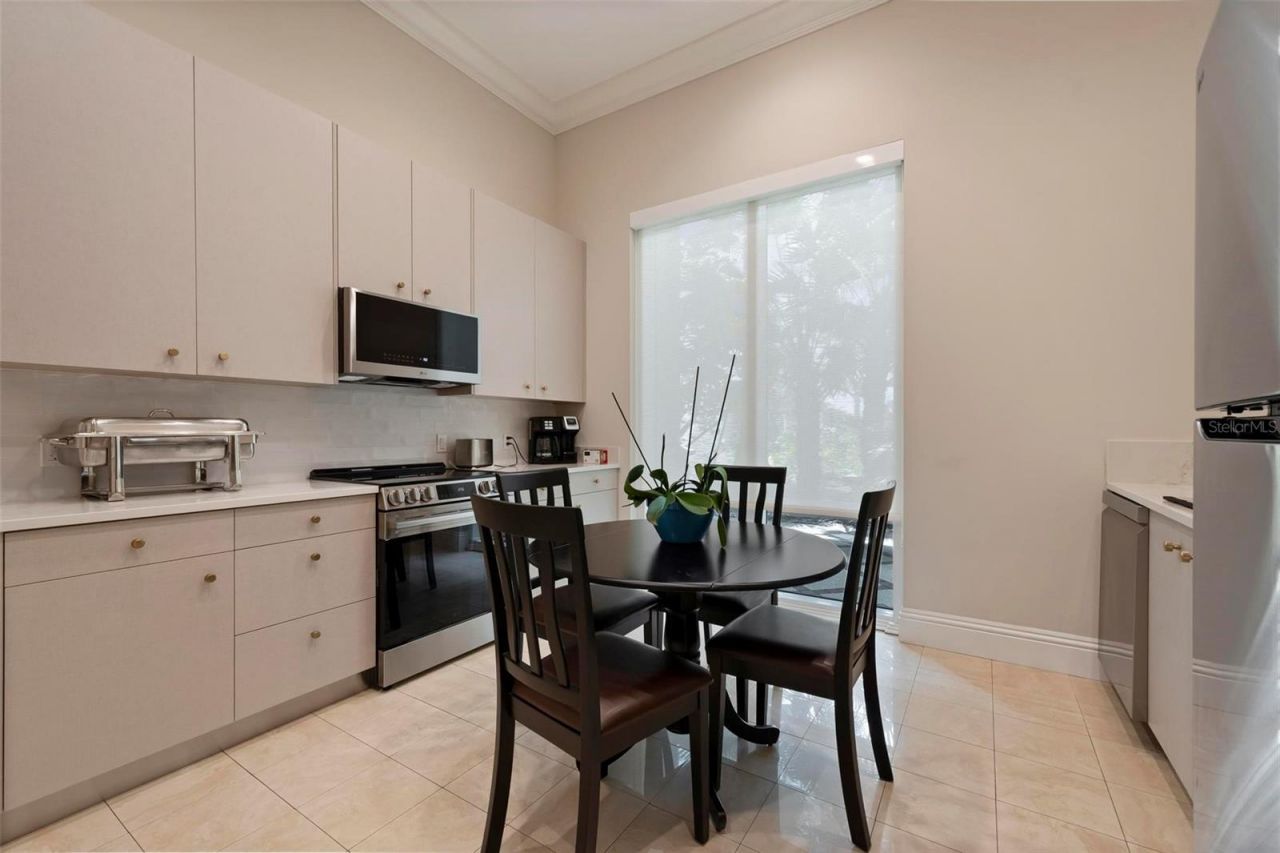 800 N Tamiami Trail , Unit 1504, Sarasota, FL 34236 Photo