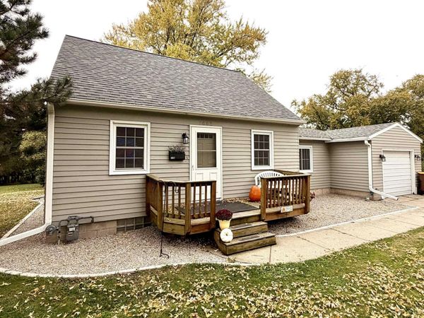 1002 S Lake Street, Lake Mills, IA 50450