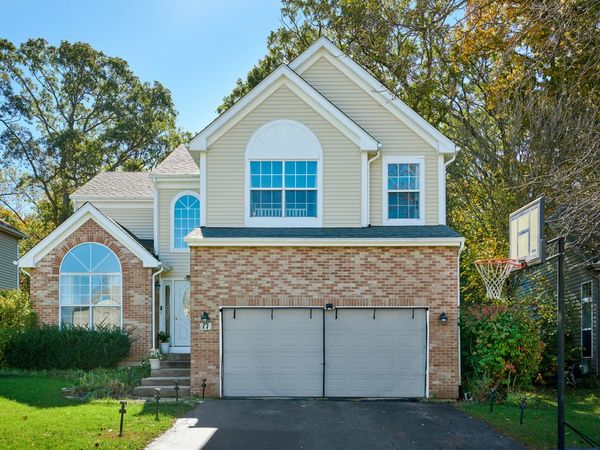 11 Eagle Court, Streamwood, IL 60107