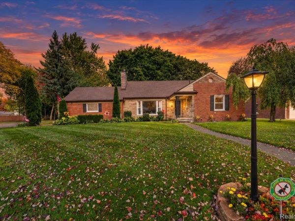 28456 Sunset Boulevard W, Lathrup Village, Mi 48076