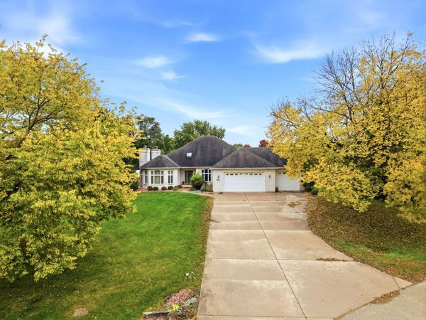 365 E Pine Meadow Court , Morris, IL 60450