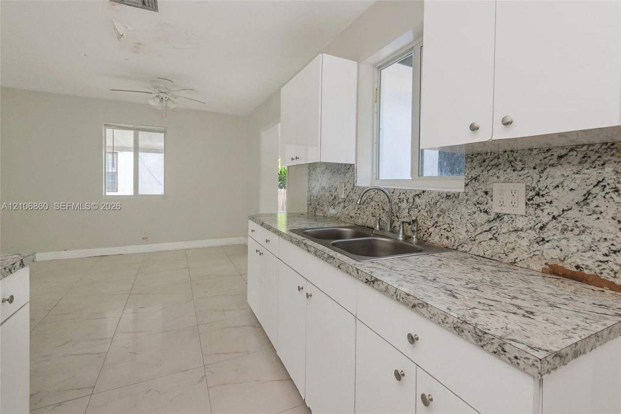 921 NE 154th St, North Miami Beach, FL 33162 Photo