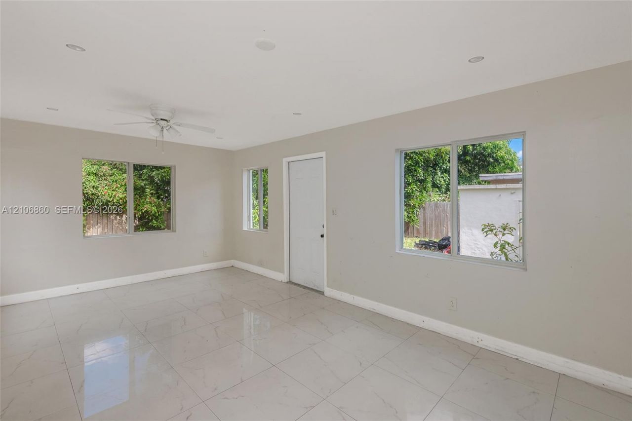 921 NE 154th St, North Miami Beach, FL 33162 Photo