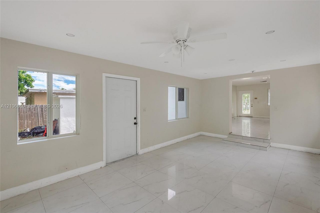921 NE 154th St, North Miami Beach, FL 33162 Photo