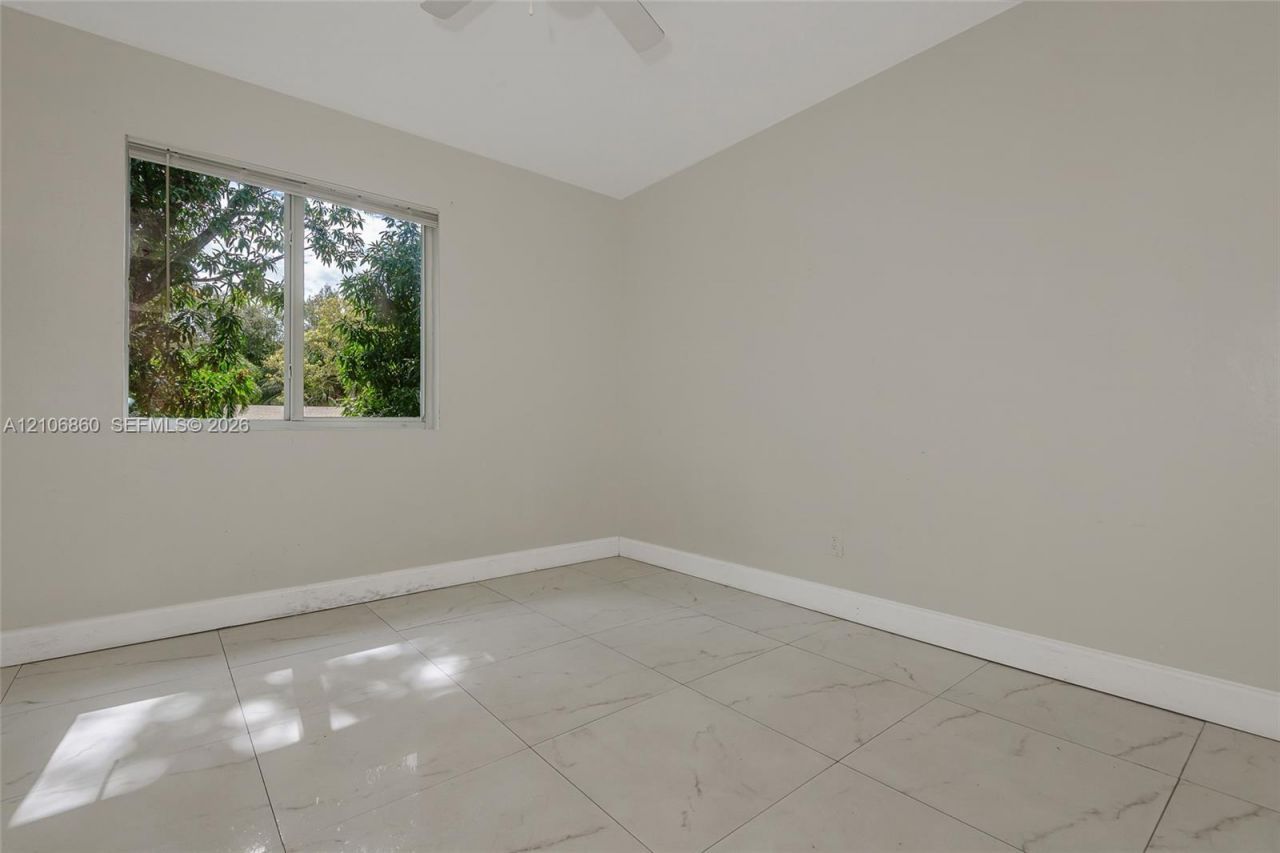 921 NE 154th St, North Miami Beach, FL 33162 Photo