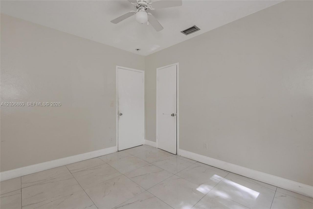 921 NE 154th St, North Miami Beach, FL 33162 Photo
