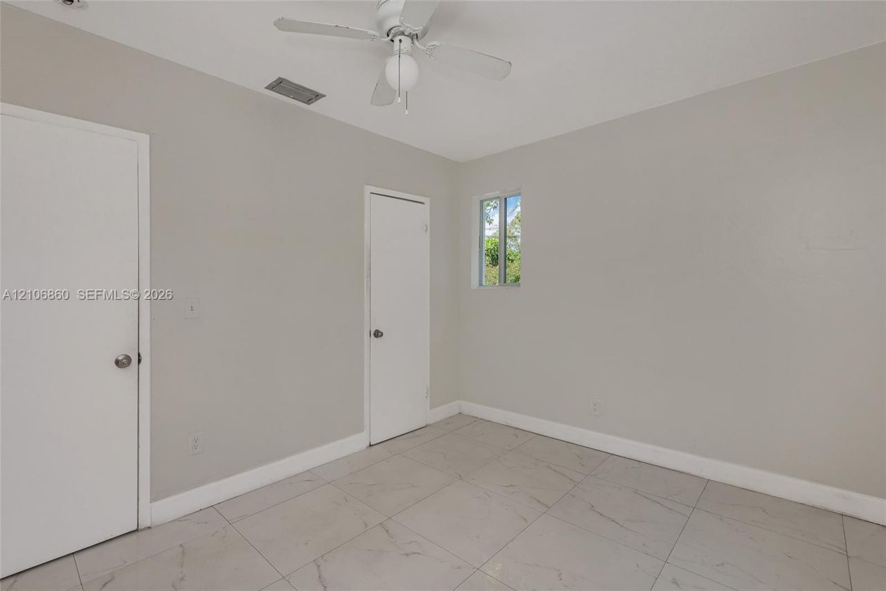 921 NE 154th St, North Miami Beach, FL 33162 Photo