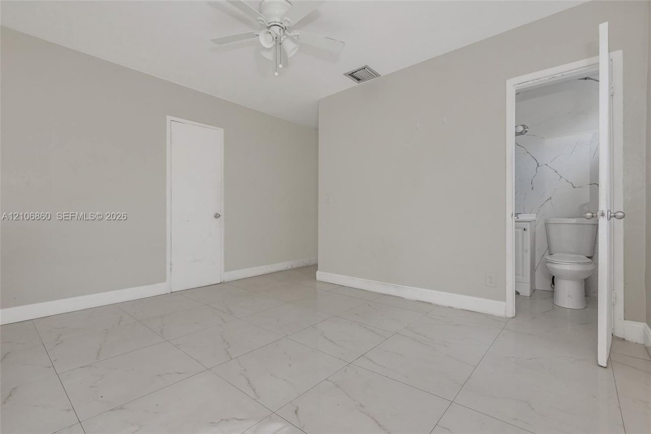 921 NE 154th St, North Miami Beach, FL 33162 Photo