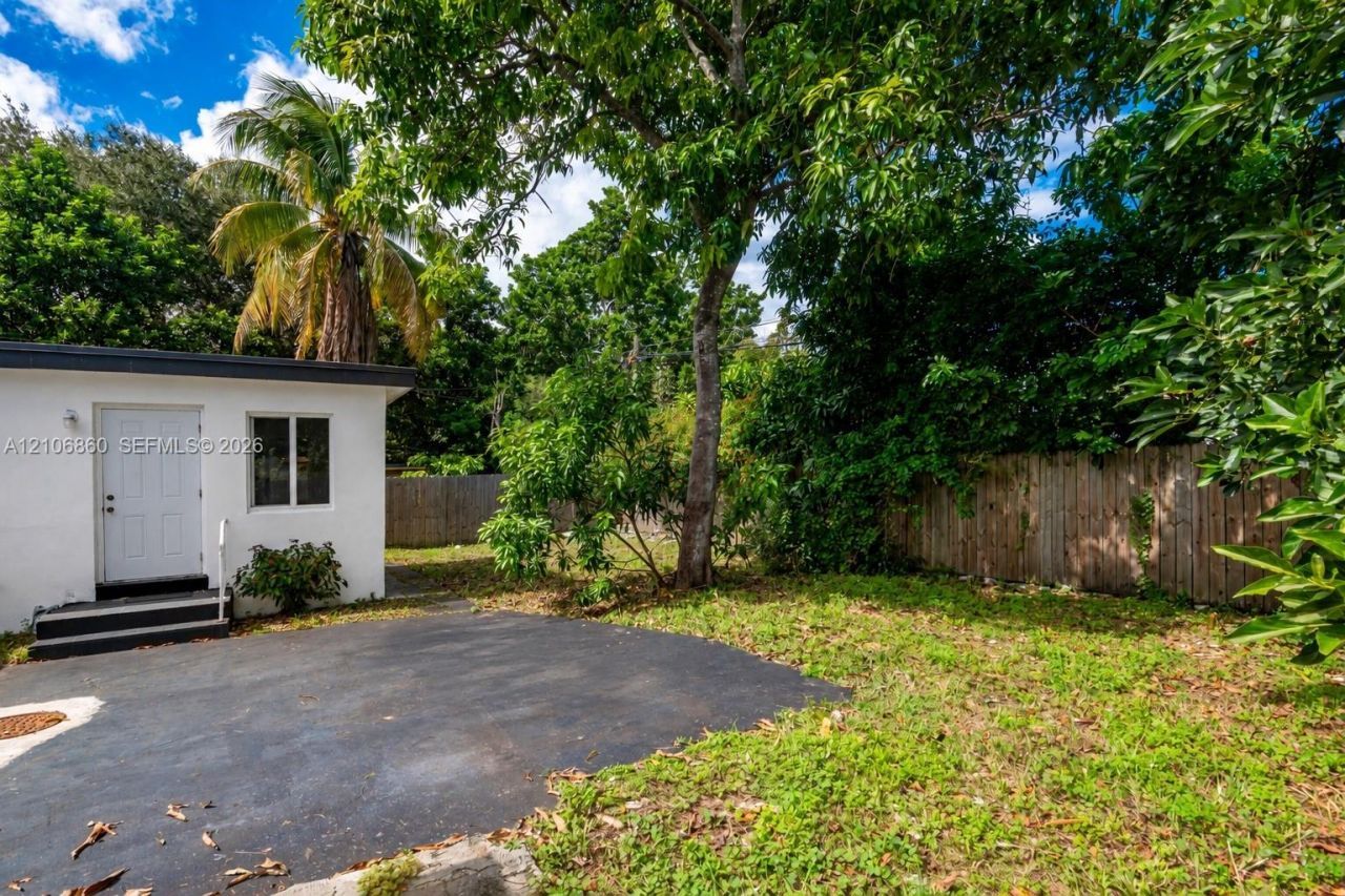 921 NE 154th St, North Miami Beach, FL 33162 Photo