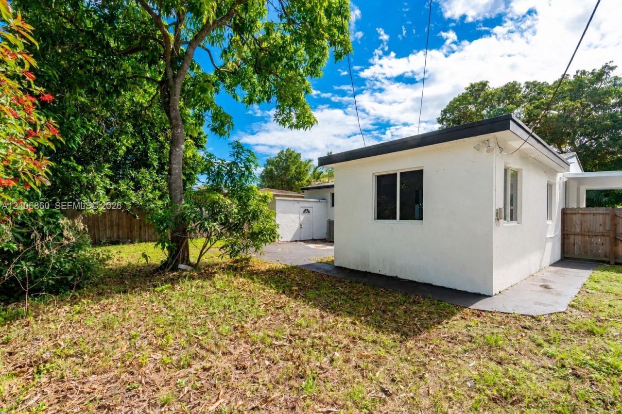 921 NE 154th St, North Miami Beach, FL 33162 Photo