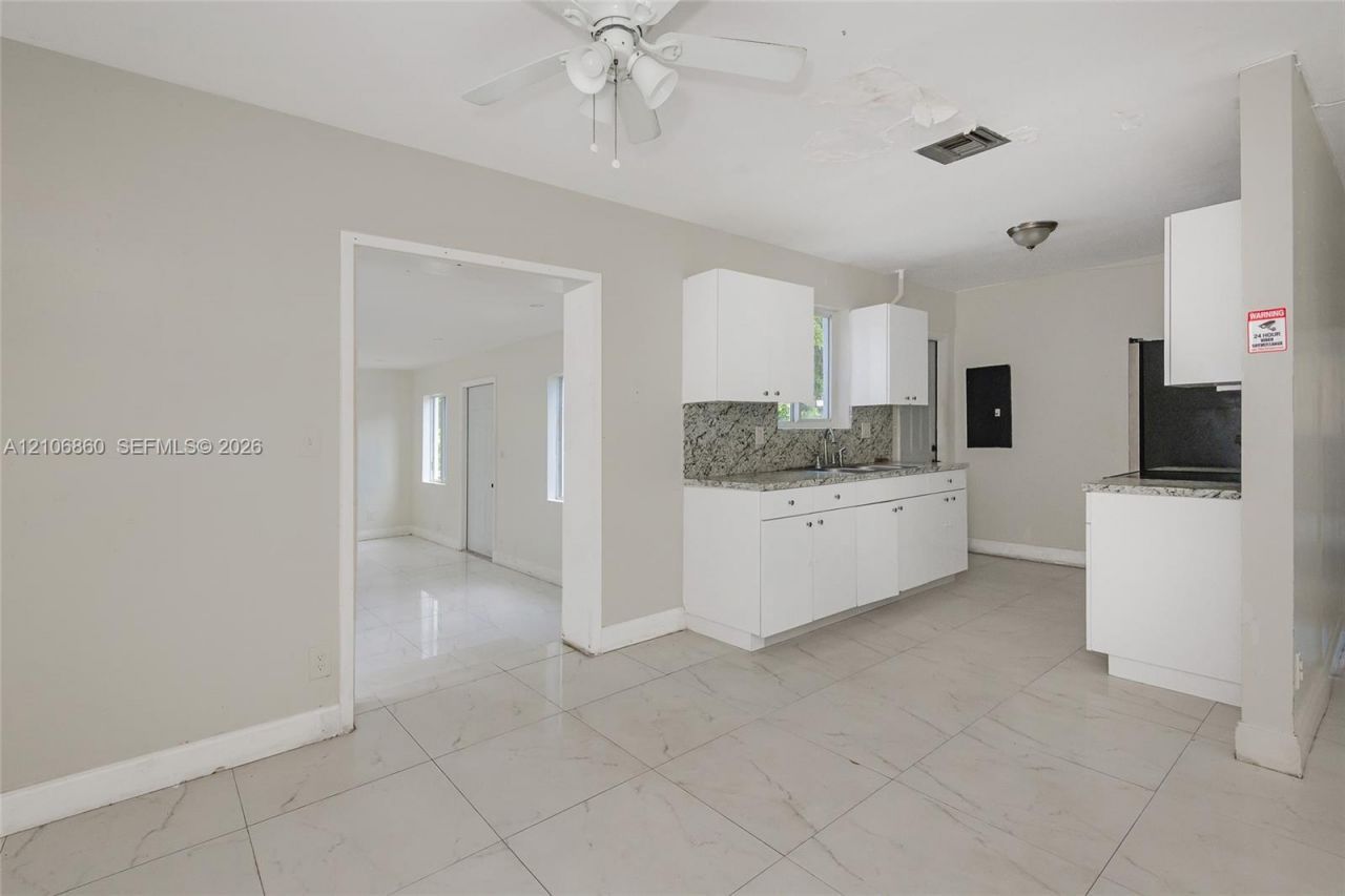 921 NE 154th St, North Miami Beach, FL 33162 Photo