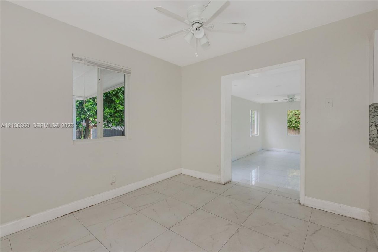 921 NE 154th St, North Miami Beach, FL 33162 Photo